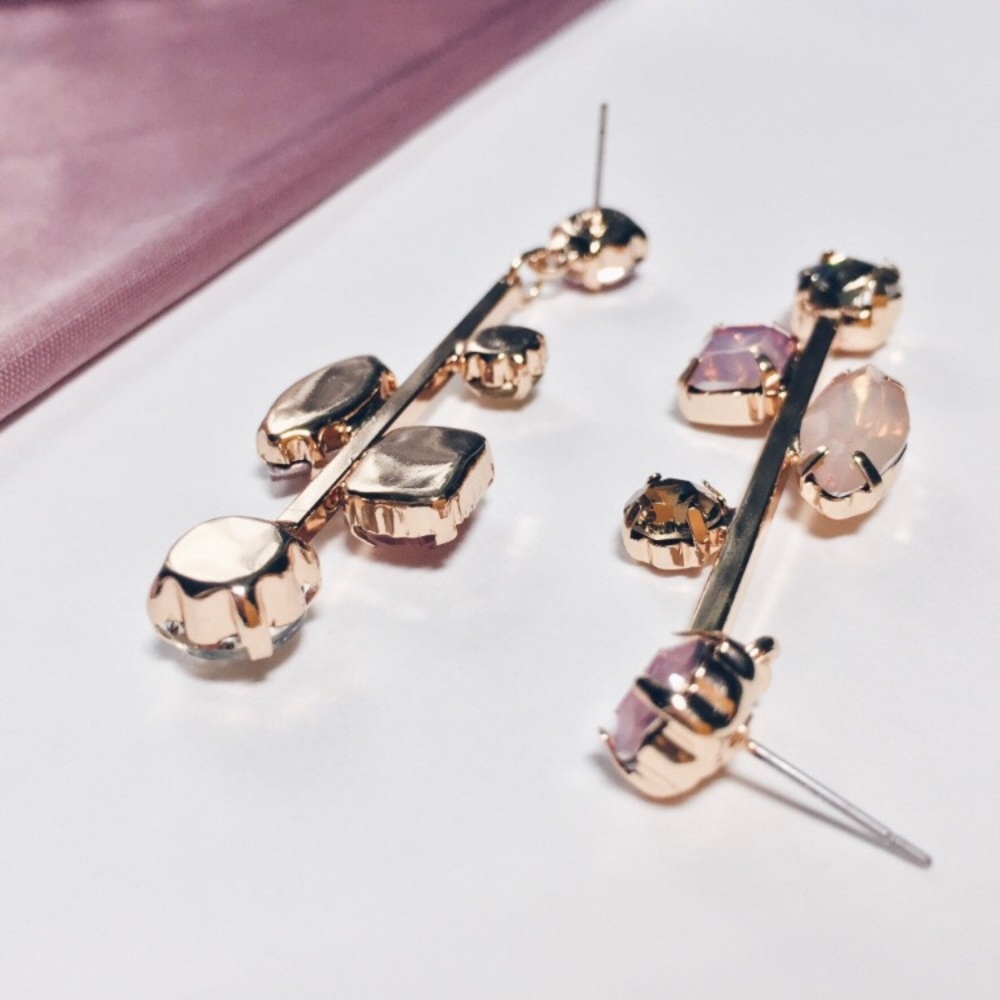 🆕 ELISE Crystal Dangle Drop Earrings - Picture 8 of 8